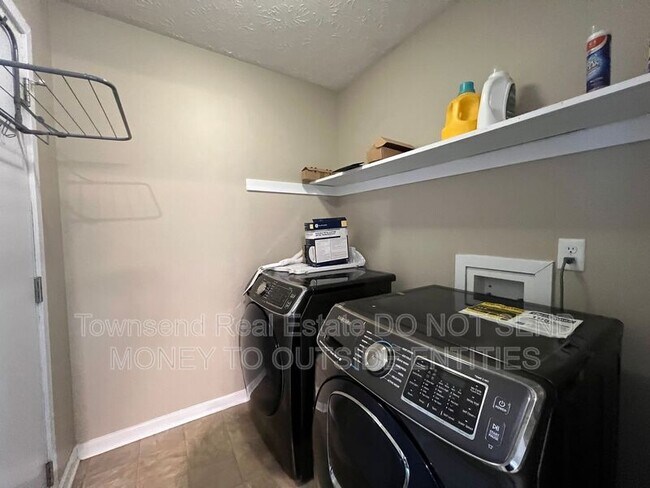 Building Photo - 420 Mangum Ct