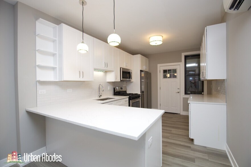 Building Photo - 3937 N Janssen Ave