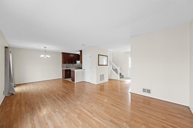 Building Photo - 4 Woodbine Dr