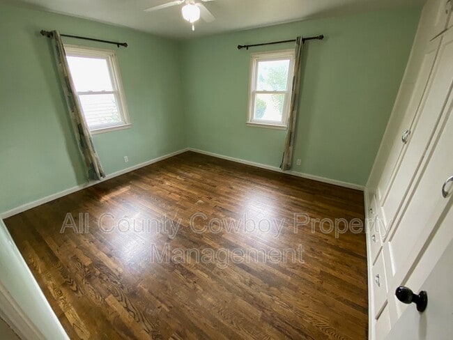 Building Photo - 1417 E Spring Creek Dr
