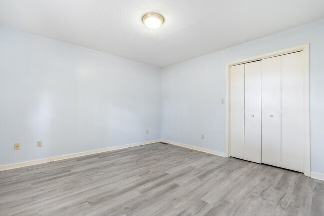 Building Photo - 403 S Sheridan Dr