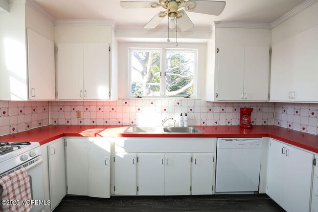 Building Photo - 17 Beach Rd