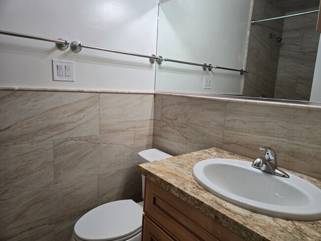 Building Photo - Completely Upgraded 2 bedroom Condo in Riverside
