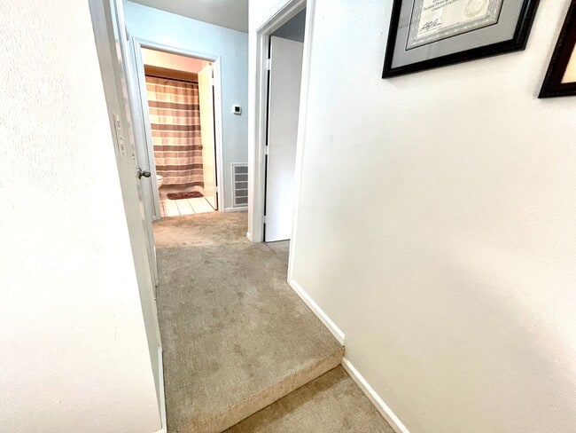 Building Photo - Spacious 6 bedroom home in Virginia Beach