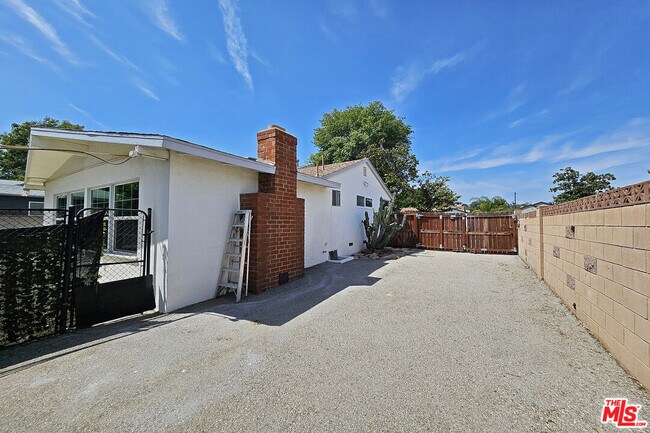 Building Photo - 15106 San Jose St