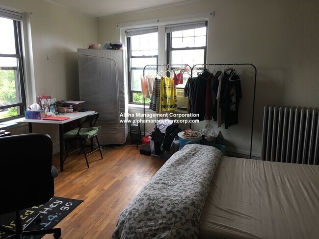 Building Photo - 349 Pleasant St