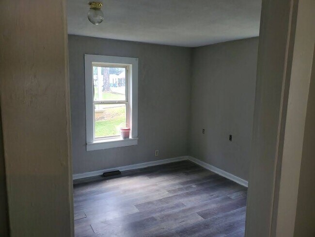 Building Photo - 221 Sunset Ave