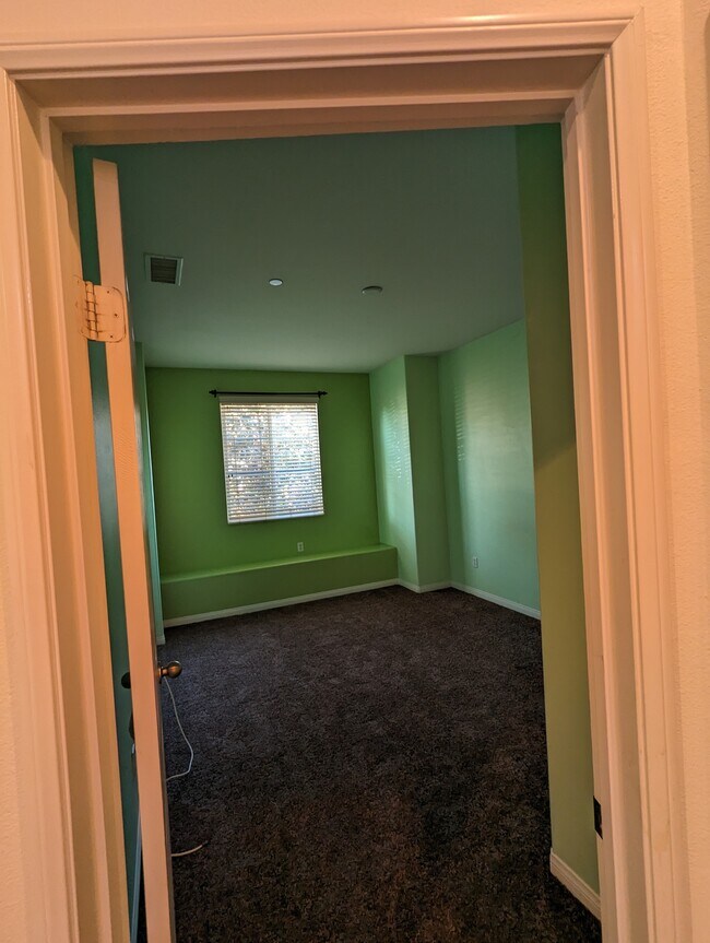 Green room 1 - 2911 Esperanza Way