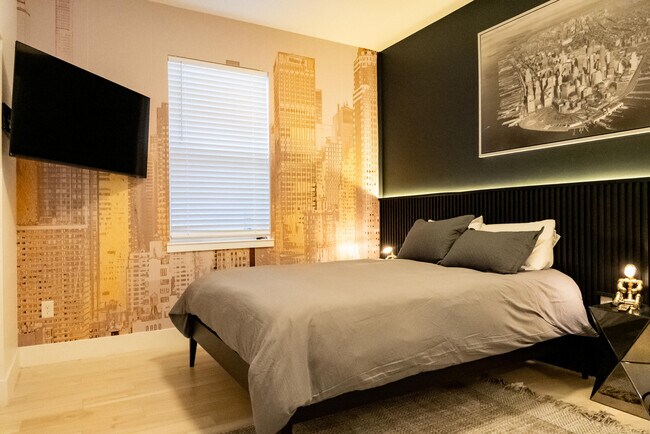 Building Photo - 214 C St