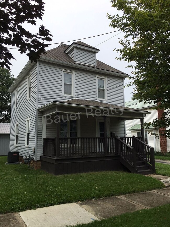 Building Photo - Two Bedroom, 1 1/2 Baths