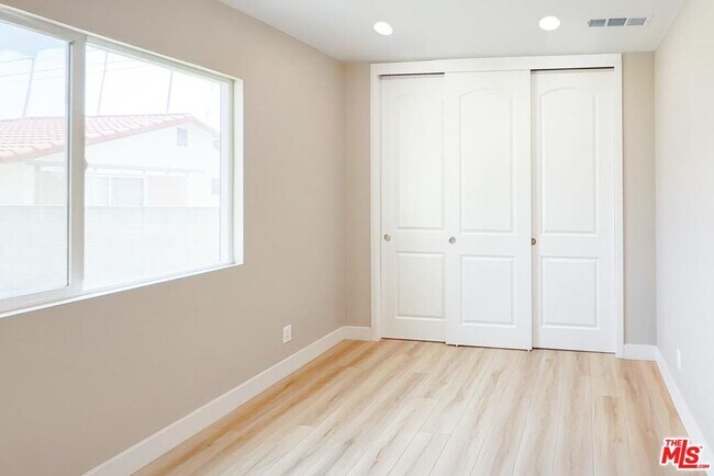 Building Photo - 1221 N Azusa Ave