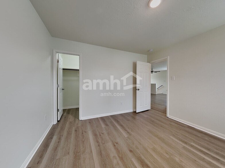 Building Photo - 910 Redcrest Springs Ct