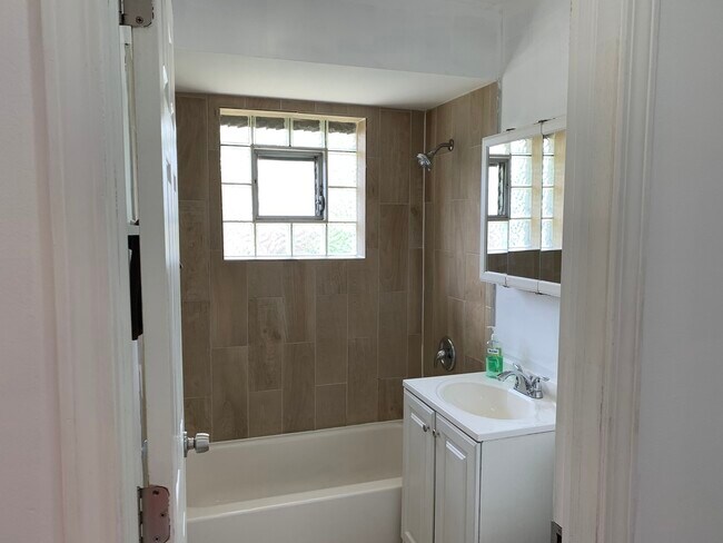 Building Photo - 4118 Wesley Terrace