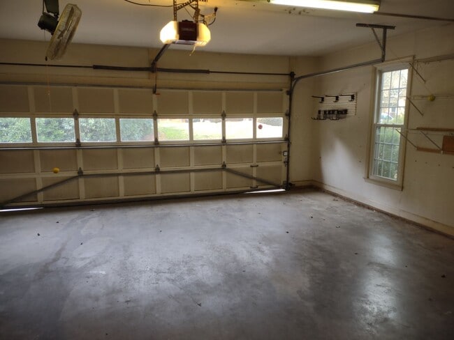 Building Photo - Move-In ready Home located in the Winterbr...