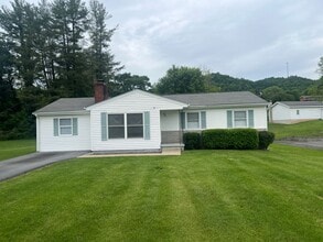 Building Photo - One Level Ranch!