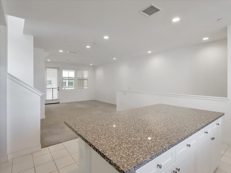 Building Photo - 1452 N Harbor Blvd