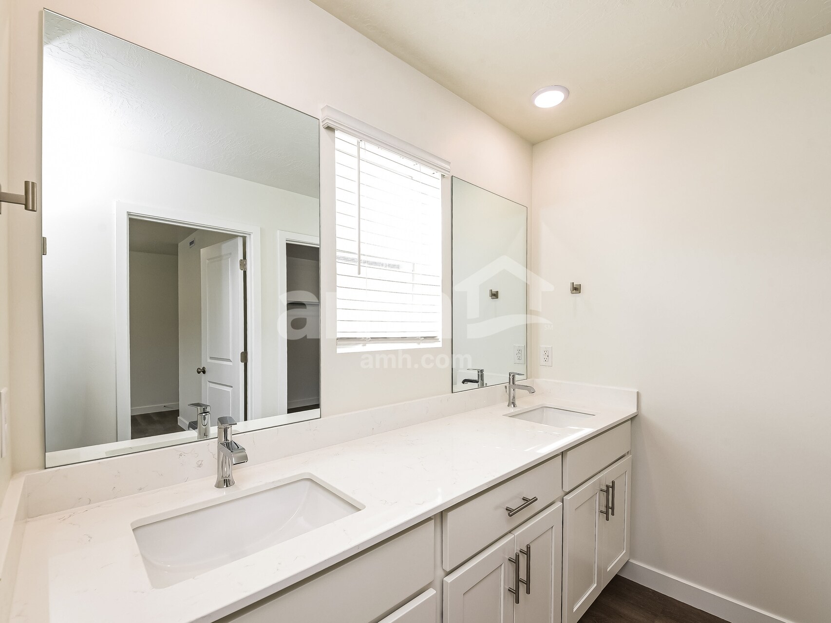 Building Photo - 1272 W Mahogany St