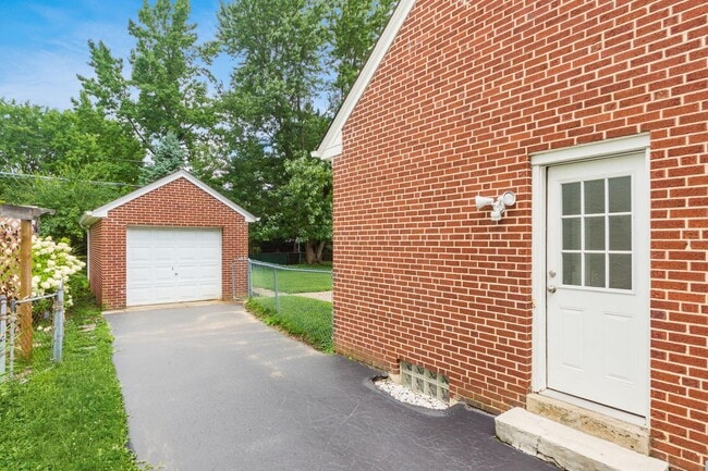 Building Photo - 336 E Weisheimer Rd