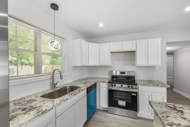 Building Photo - 1029 Kearny Dr