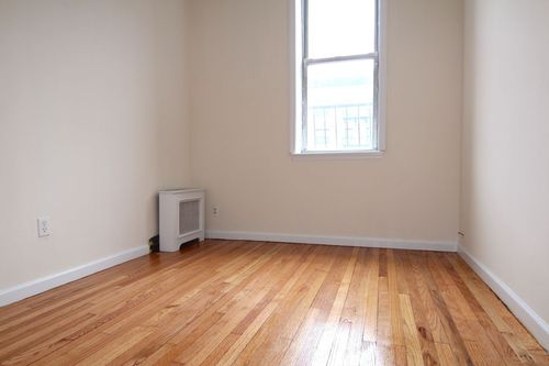 Building Photo - 306 E 12th St