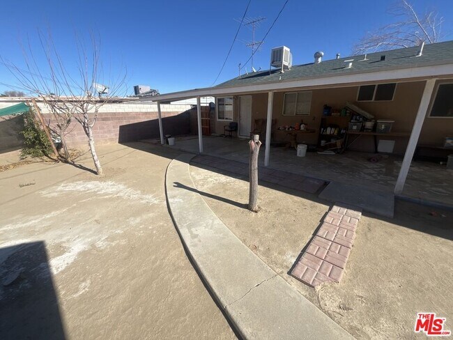 Building Photo - 38457 Sumac Ave