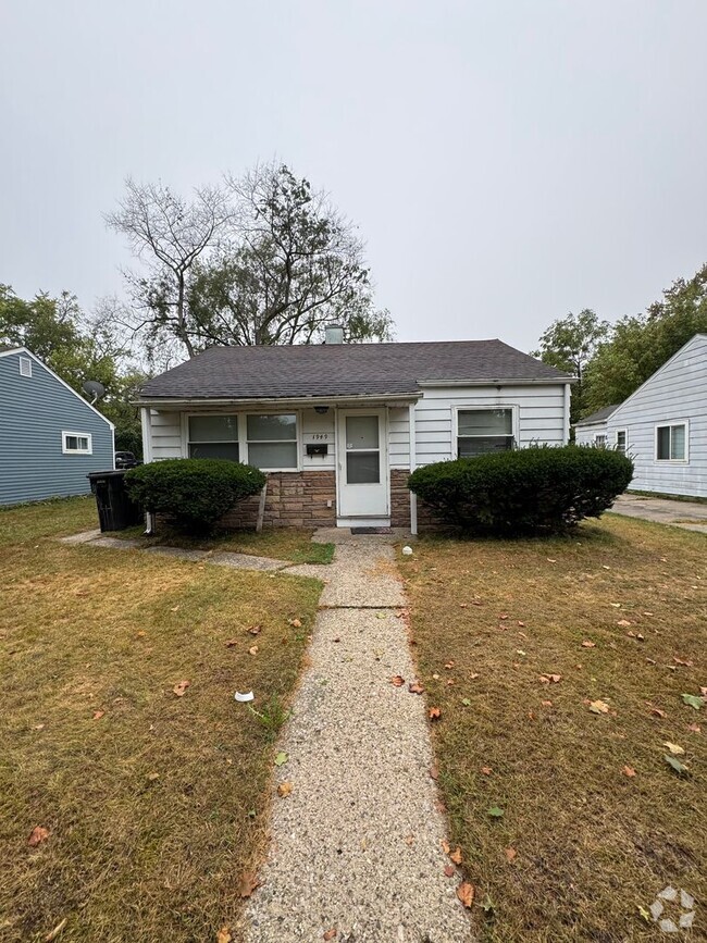 Building Photo - 3 Bed, 1 Bath in South Bend IN. ACCEPTING ...