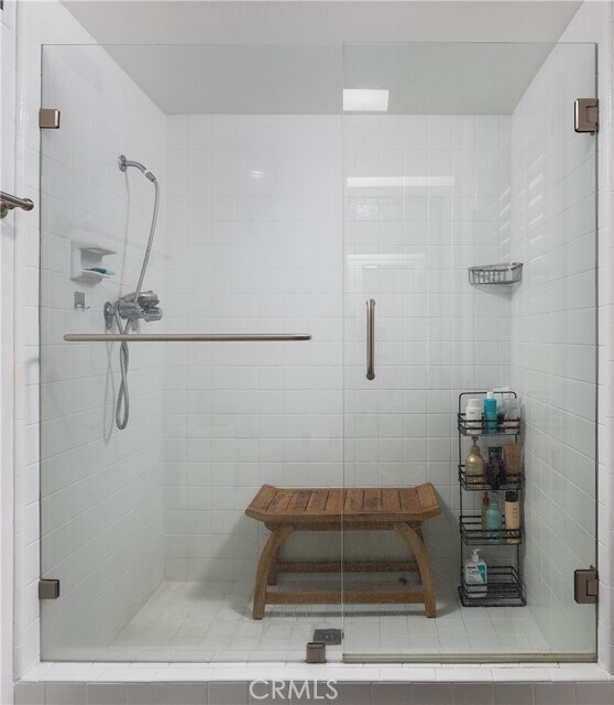 Building Photo - 9 Flores