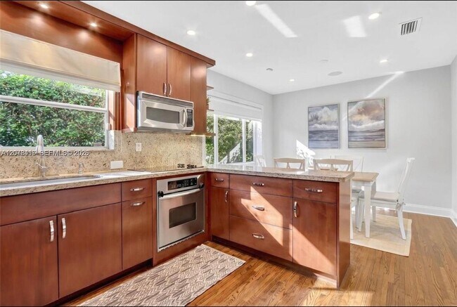 Building Photo - 4943 Riviera Dr