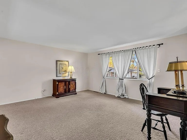 Building Photo - 300 Brookhaven Dr E