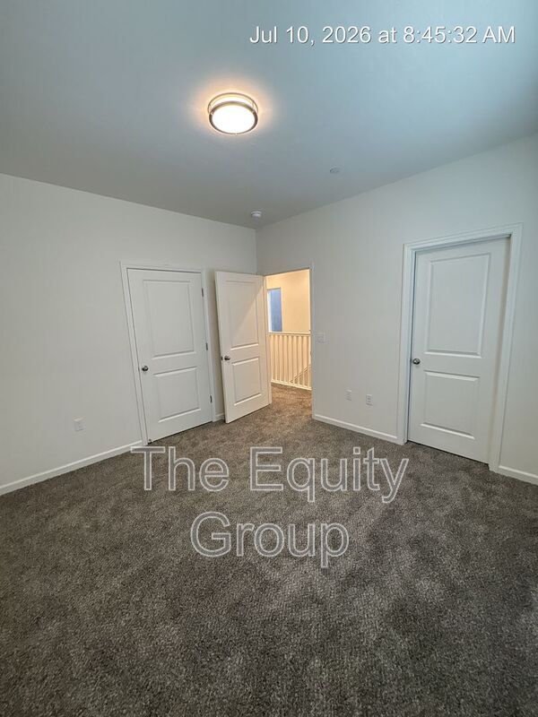 Building Photo - 723 S Pinkham St