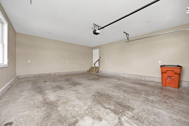 Building Photo - 369 Meadowview Dr