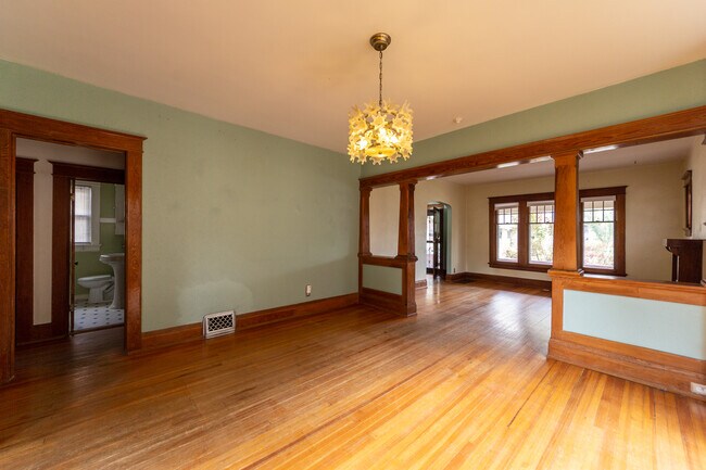 Building Photo - 2621 N York Ct