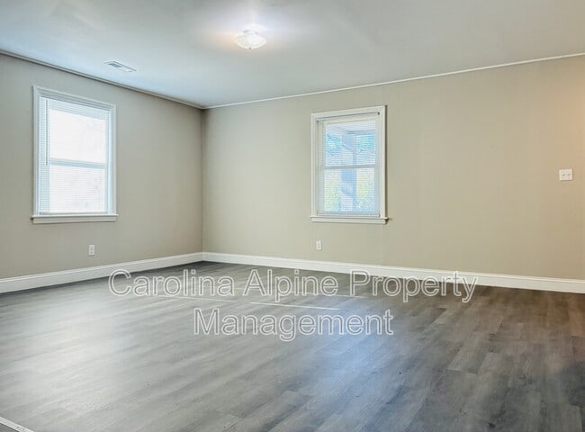 Building Photo - 613 Legrand St