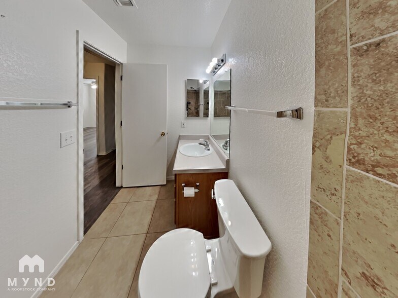 Building Photo - 4230 S Mayberry Pl