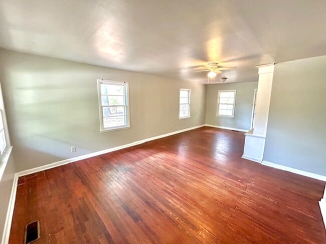 Building Photo - Cozy & Convenient Living on Fay Street – Great Location!