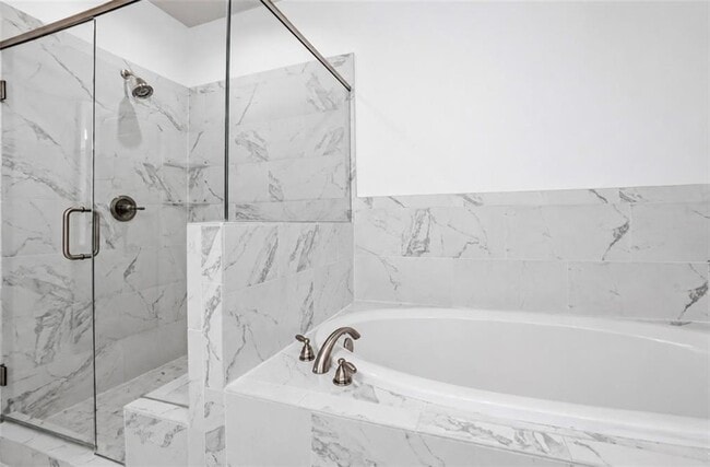 Building Photo - 2500 Skyland Dr NE