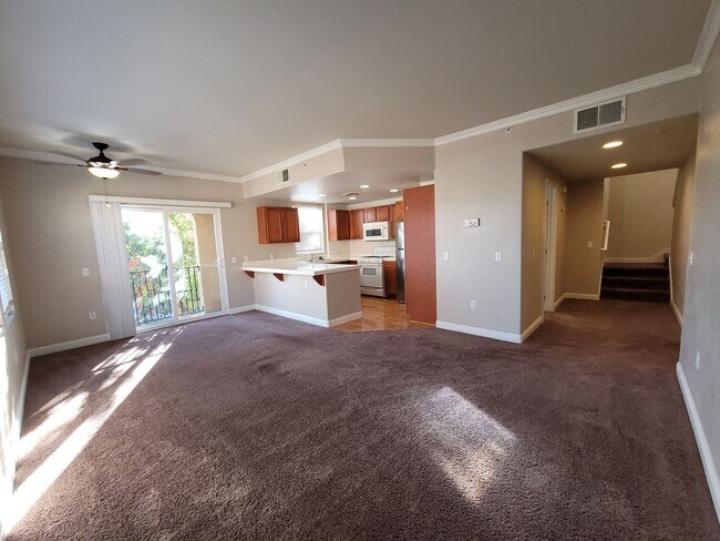 Building Photo - Westlake Villas Condo