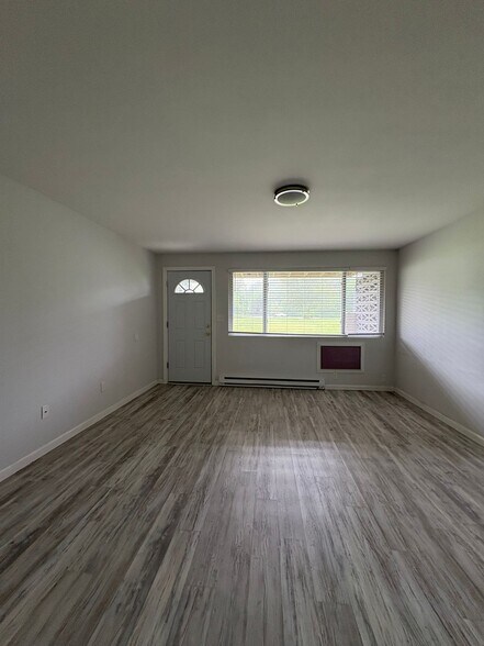 Building Photo - 129 Cosey Beach Ave