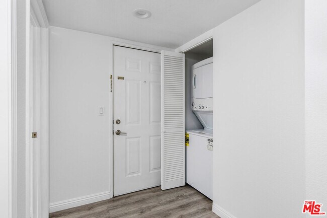 Building Photo - 9800 Vidor Dr