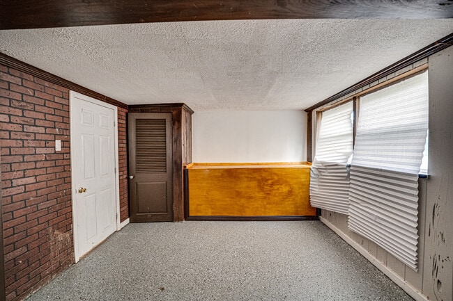 Building Photo - 3235 W 157th St