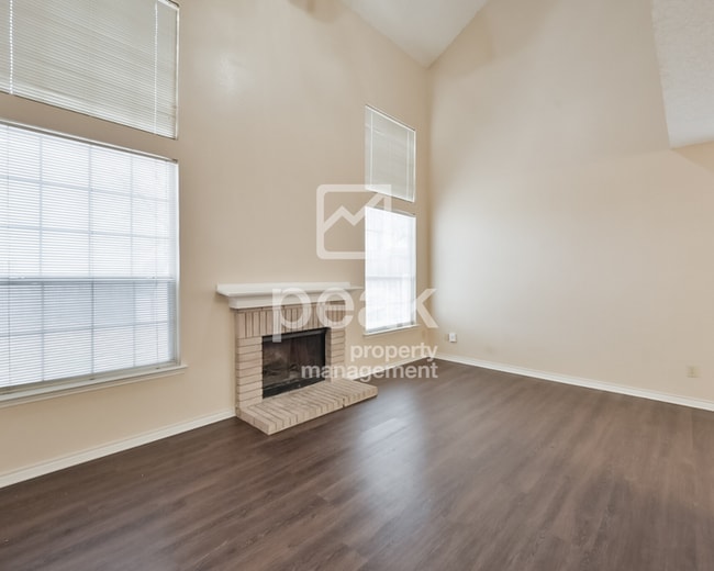 Building Photo - $2000! 3Bed/2.5Bath home in west Fort Worth!  Apply by 9/8 for Labor Day Savings! See description!