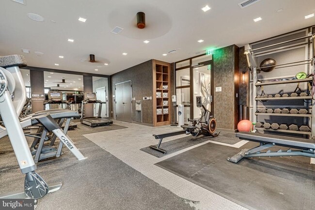 Building Photo - 70 N St SE