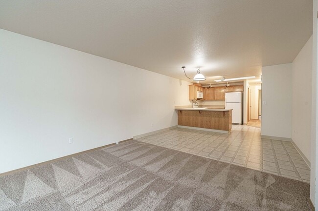 Building Photo - Bright Single-Level Vancouver Home with Garage, In-Unit Laundry, and Private Patio