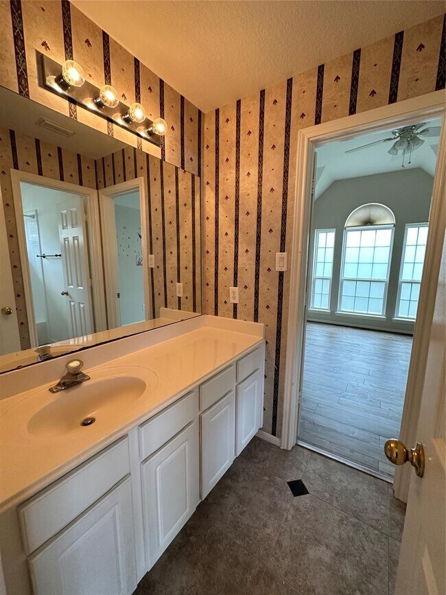 Building Photo - 3902 Breaux Bridge Ln