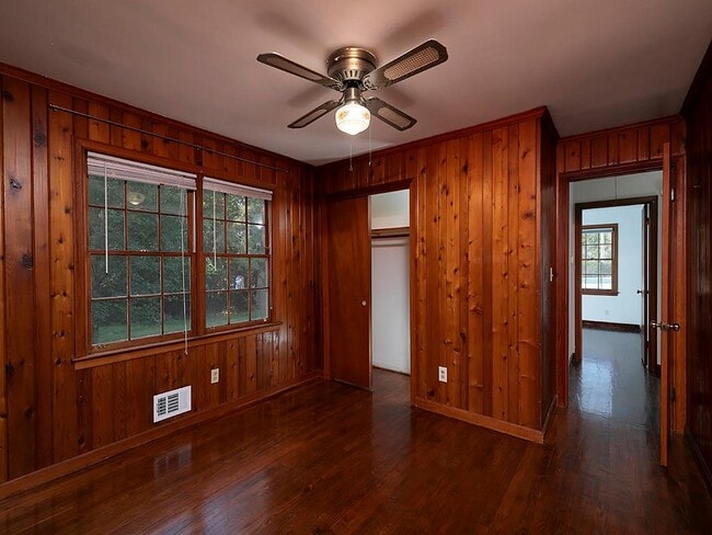 Building Photo - 858 Gaylemont Cir