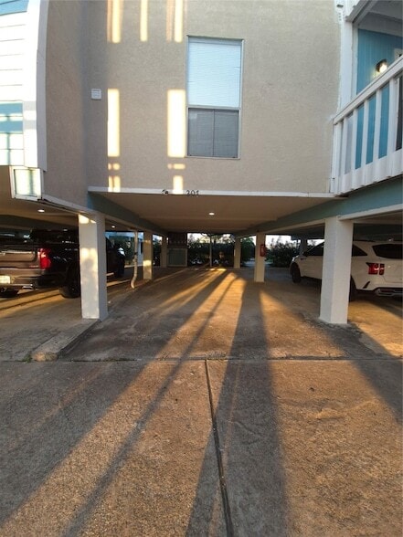 Building Photo - 500 Tiki Dr