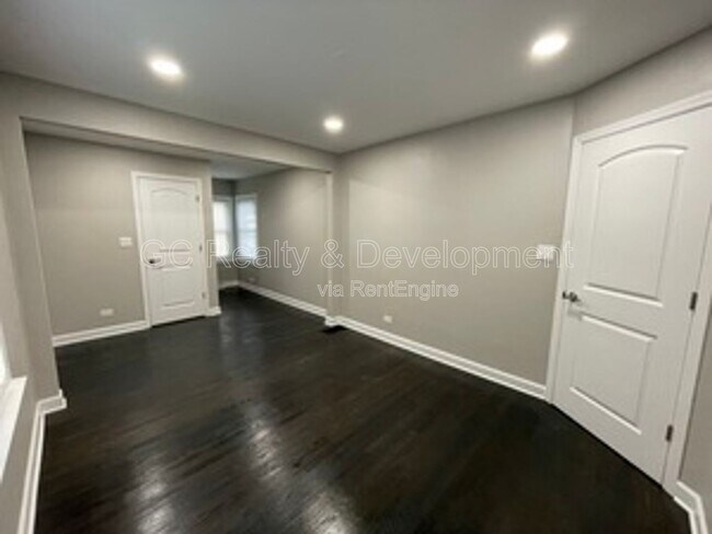 Building Photo - 4315 Stanley Ave