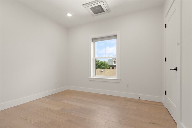 Building Photo - 208 Spencer Ave