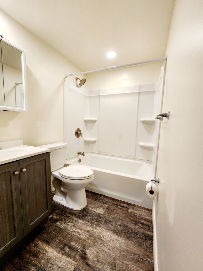 Building Photo - Drummond Flats