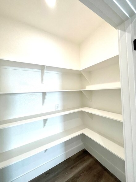 Building Photo - 706 Cirrus Ln